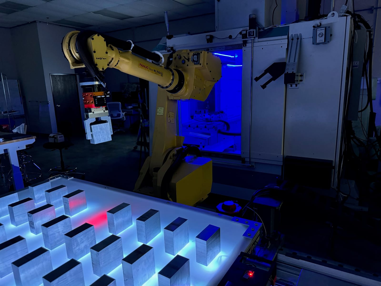 Robot cell in Avalon's showcase factory